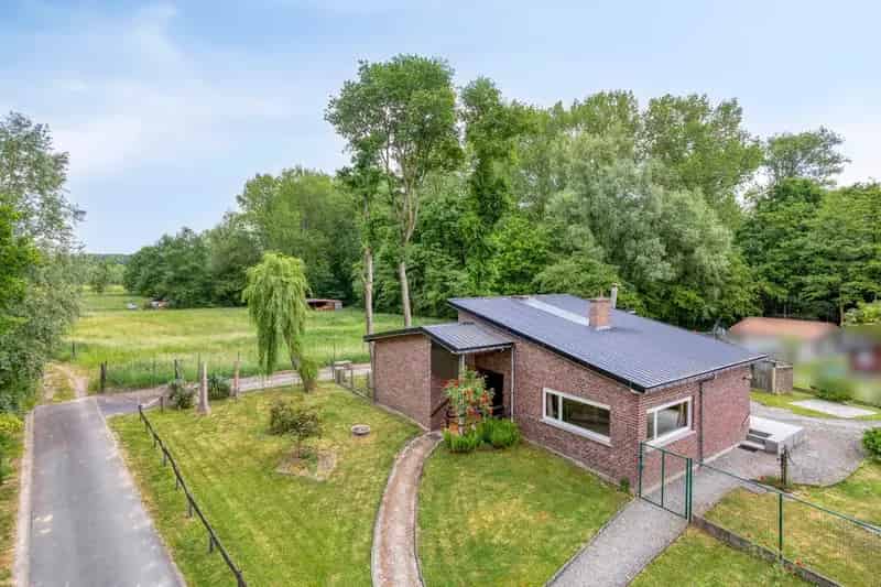 Uniek gelegen bungalow-villa - 4 slpk, tuin en garage (52m²)