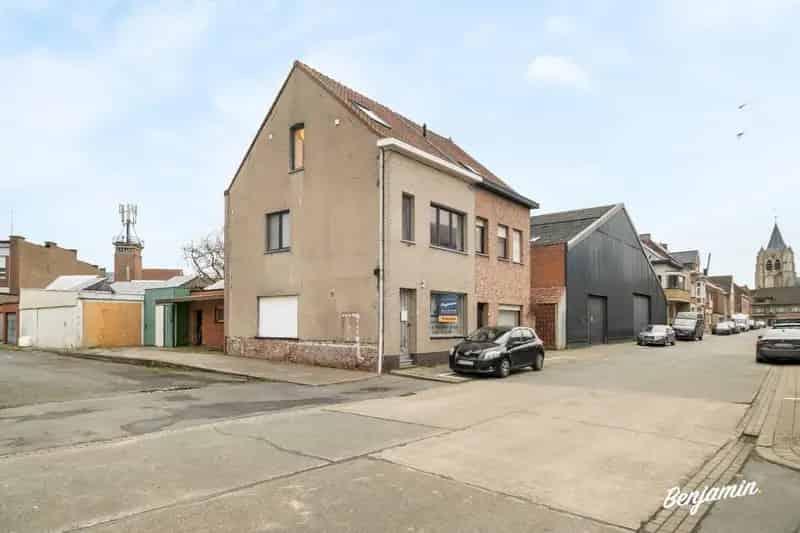 Halfopen woning met loods in Heule