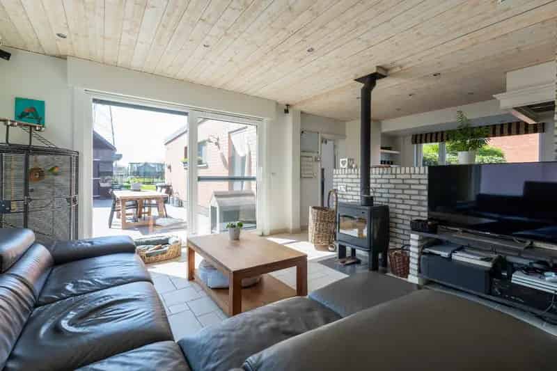 Ruime Vernieuwde energiezuinige alleenstaande woning!