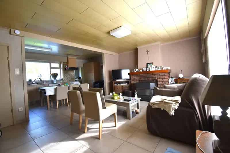 Halfopen woning te Ruiselede.