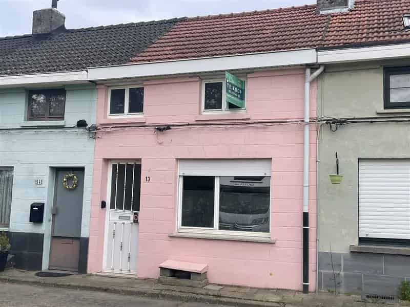 Te renoveren woning met tuin Boom