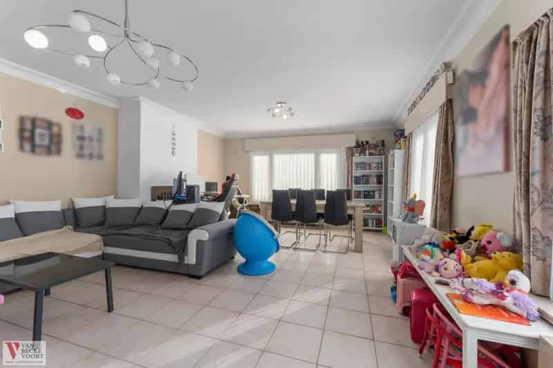 Halfopen woning opgedeeld in 2 units