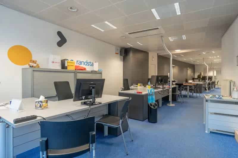 Centraal gelegen handelszaak op ideale locatie te Mol.