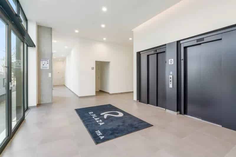 Kantoor 355,9 m² op toplocatie te Roeselare met parkeerplaatsen.