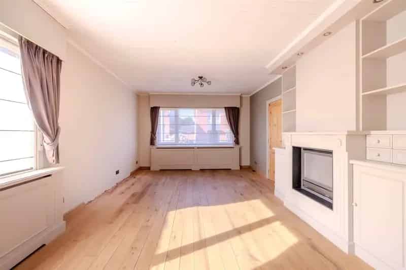 Laagbouw met zwembad op een perceel van 816m²