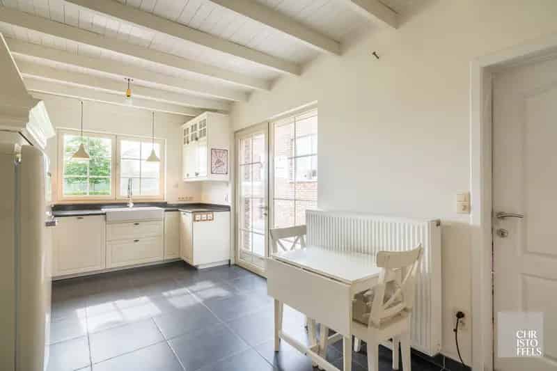 TE HUUR - Woning met 2 slaapkamers midden in het groen!