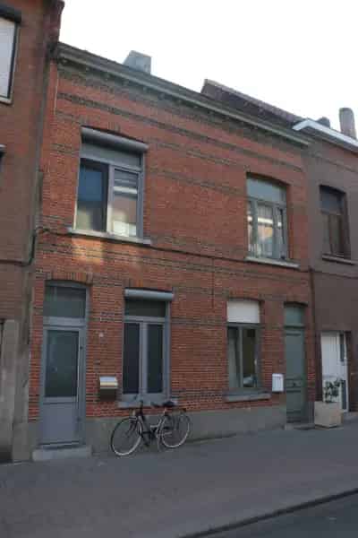 Centraal Gelegen Rijwoning 4 Slaapkamers Boom