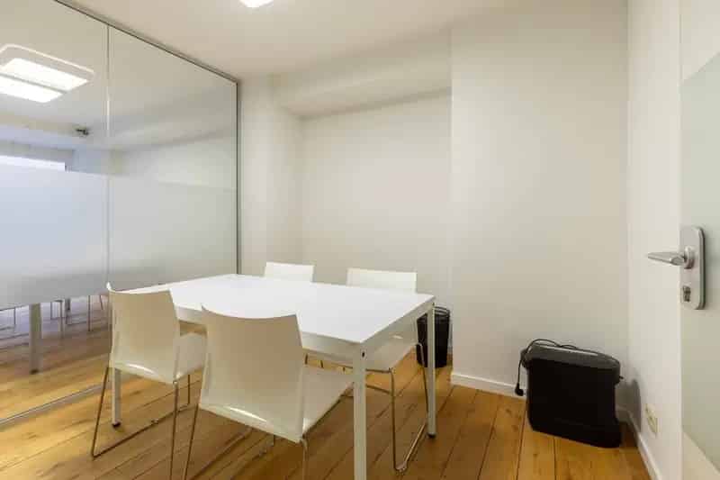 Woning met kantoor/winkel en magazijn/loods te koop in het centrum van Meulebeke.