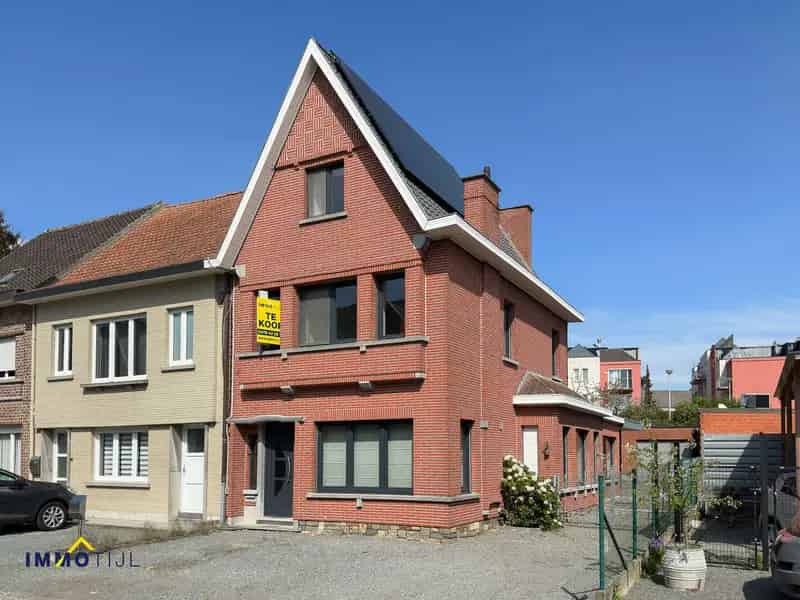Instapklare halfopen bebouwing met garage en tuin!
