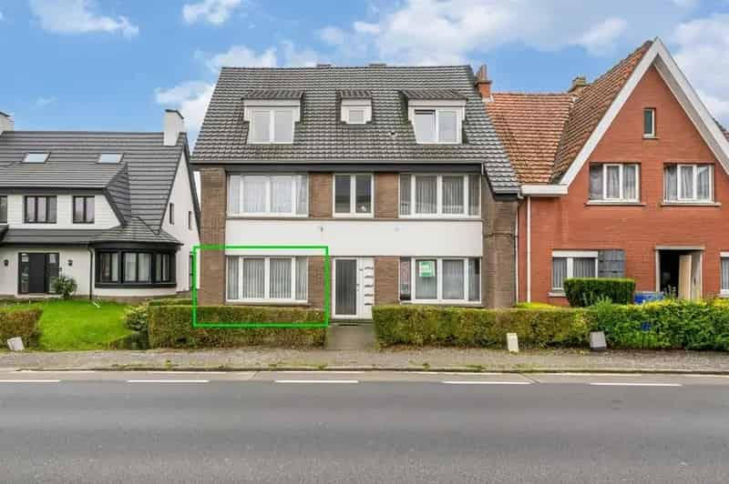 Opbrengsteigendom bestaande uit vijf appartementen en drie garages te Aalst