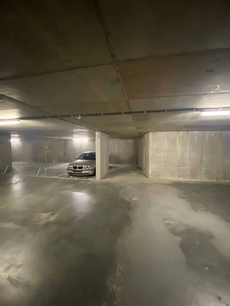Autostaanplaats in recente ondergrondse garage te koop