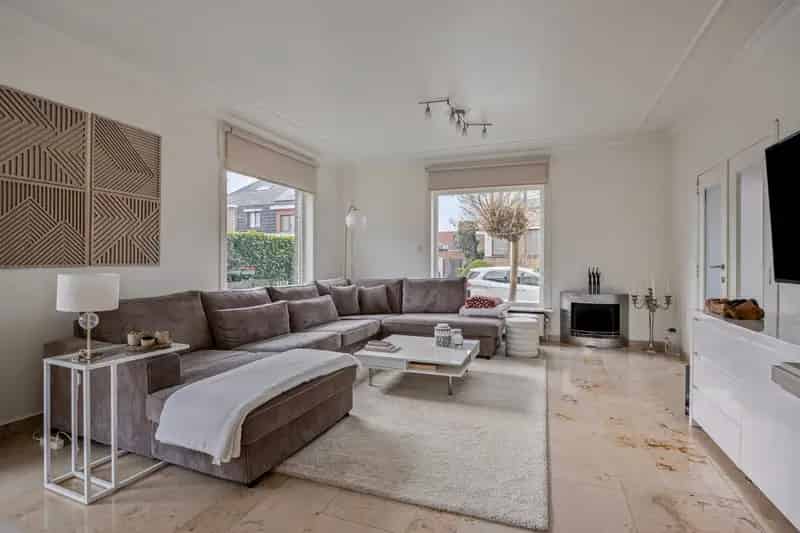 Ruime gerenoveerde vrijstaande woning nabij centrum Halle