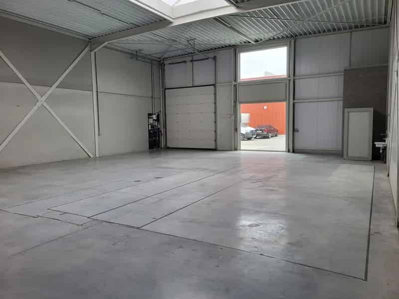 TE HUUR: NIEUWE KMO-UNIT OP LAAR 26