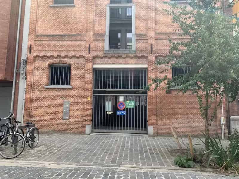 Ondergrondse parkeerplaats nabij 't Eilandje (Antwerpen)