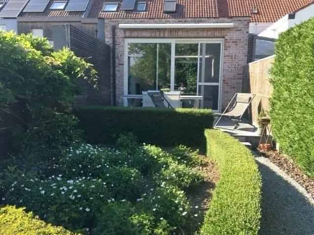 PIEKFIJN AFGEWERKTE WONING IN CENTRUM ZWEVEGEM