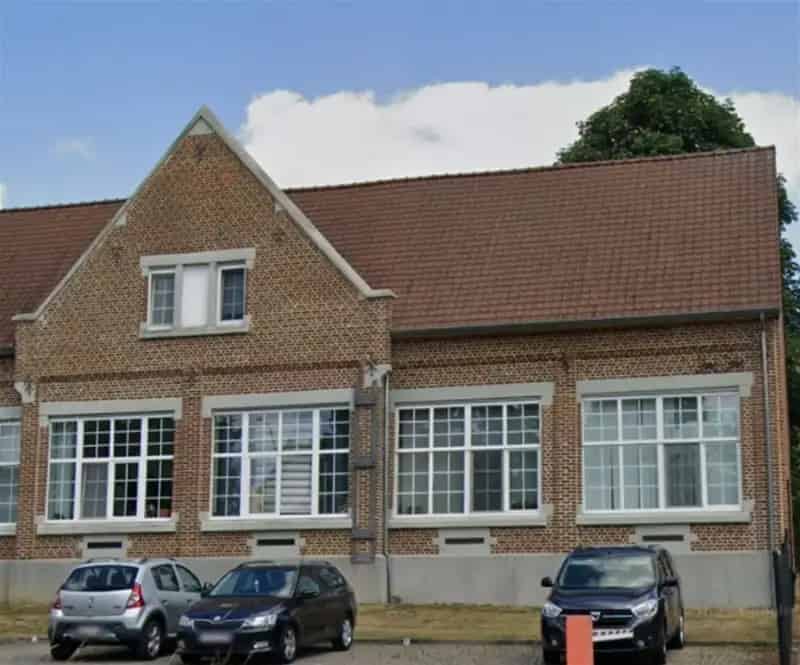TE HUUR: Gesloten bebouwing in karaktervol gebouw met 2 slaapkamers in Genk!