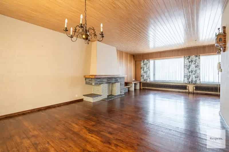 Goed gelegen bel-etage woning met mogelijkheden