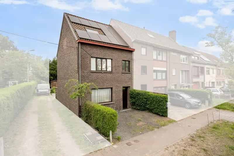 Rustig gelegen starterswoning nabij het centrum van Oostakker