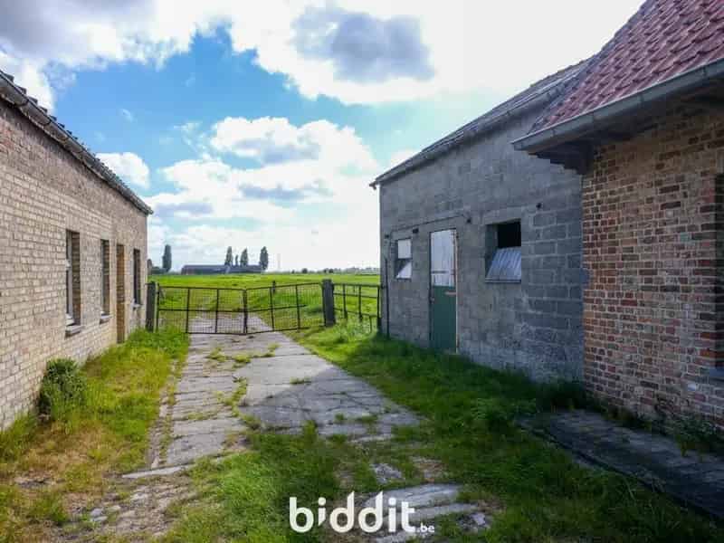 ALLEENSTAANDE WONING & BIJGEBOUWEN MET LANDBOUWGRONDEN