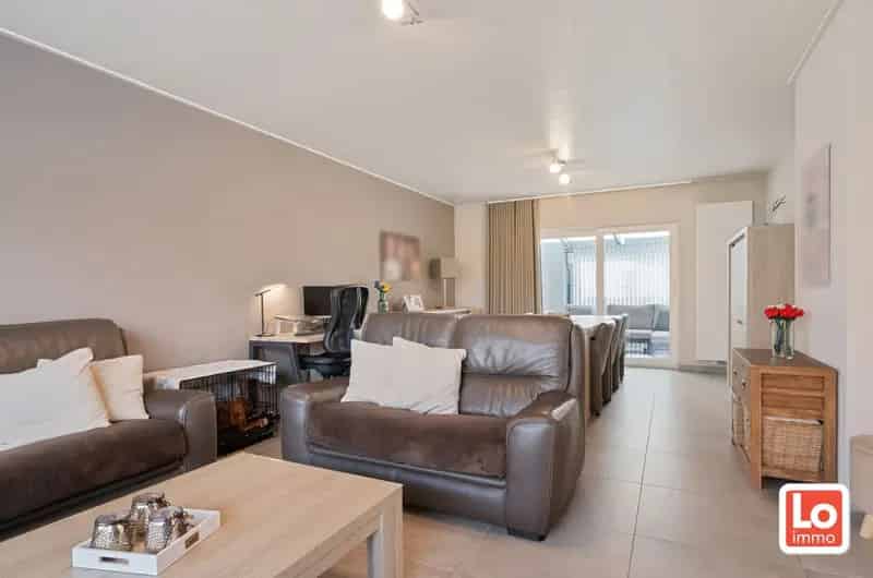 VERKOCHT!! Instapklare halfopen woning met afzonderlijke garage (incl. laadunit) in het hart van Lochristi!