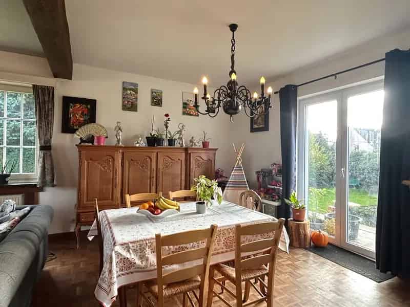 Huis te huur: 5 slaapkamers, 2 badkamers, gerenoveerd