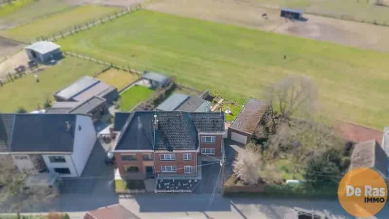 HILLEGEM - Stevige halfopen bebouwing op een mooie locatie