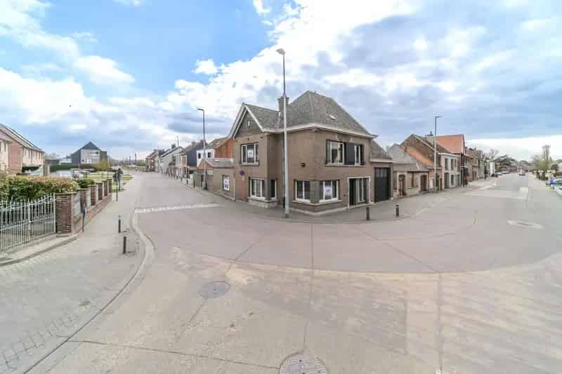 Te renoveren gezinswoning te Lebbeke (Wieze)