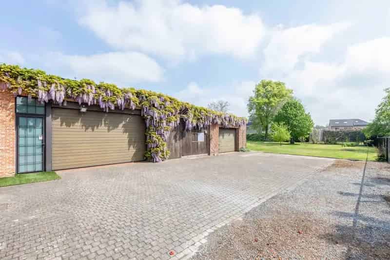 Opslagruimte met woonst op uitzonderlijk perceel van 3.262 m²