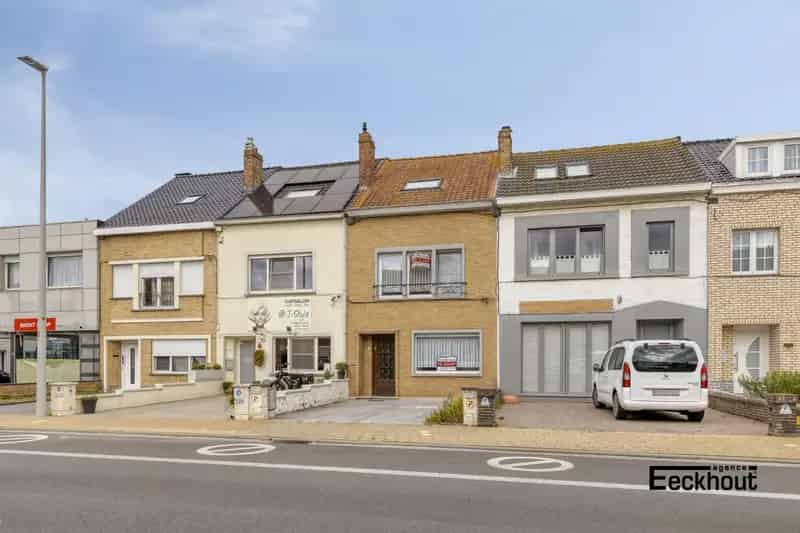 Ruime, verzorgde woning met 3 slaapkamers en zonnige koer.
