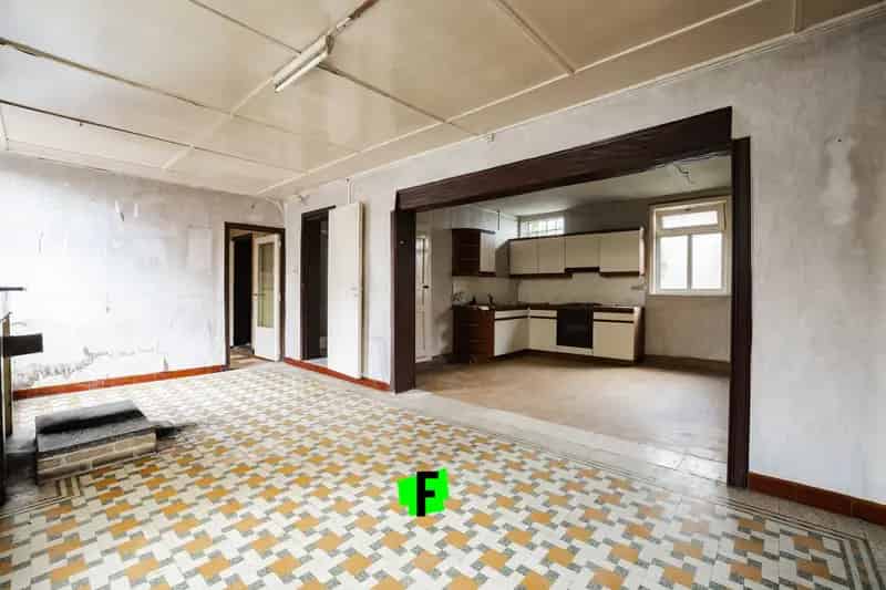 Te renoveren woning te koop op gunstige locatie in Horebeke!