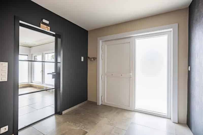 Instapklare woning met 3 slp, 2 bdk, kelder + tuin