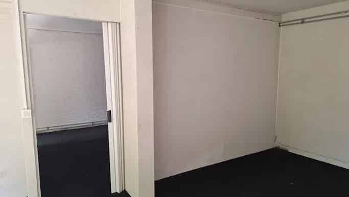 Handelspand te huur in Kerkplein 8, Izegem - Dewaele