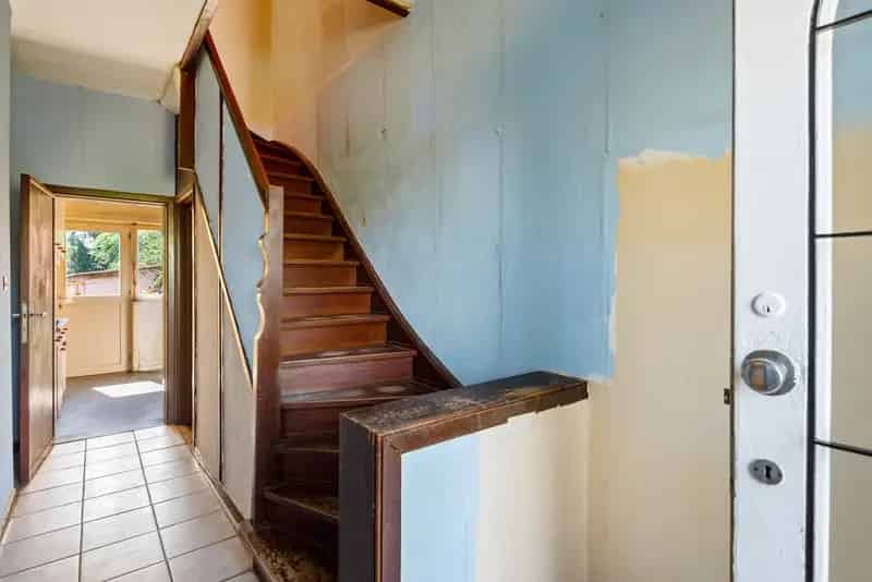 Te renoveren woning met 3 slaapkamers en tuin in Wijnegem!