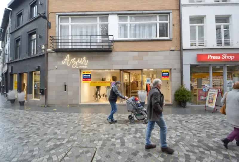 MODERN COMMERCIEEL PAND HALLE