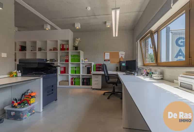 NIEUWERKERKEN - Recent gebouw met magazijn
