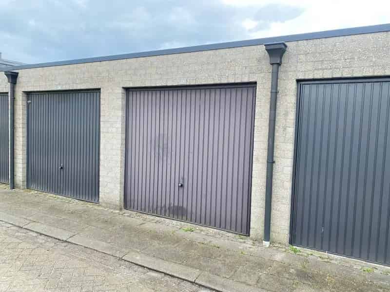 Gesloten Garage Te Koop Gelegen Te Mol!