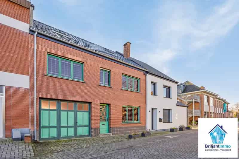 Verrassend ruime gezinswoning in dorpscentrum van Weerde