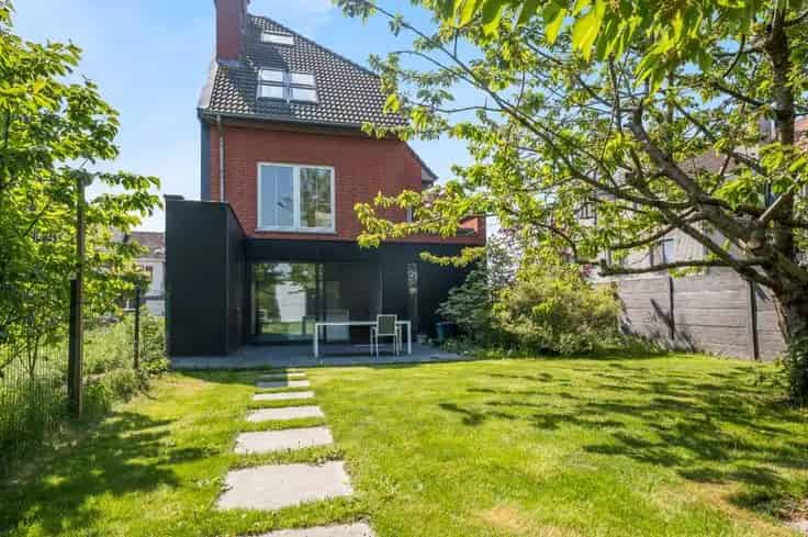 Huis Te Koop Sint-Gillis: Instapklare Tweewoonst of Gezinswoning