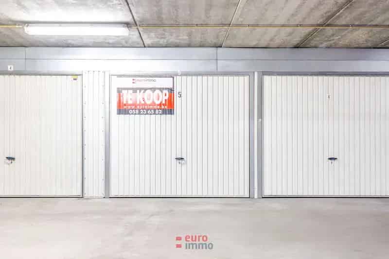 Zéér goed gelegen garagebox in onze bruisende badstad Nieuwpoort!