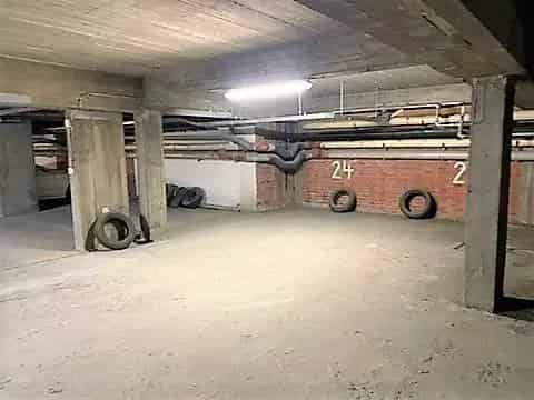 2 Autostaanplaatsen in overdekte garage aan Station Nekkerspoel