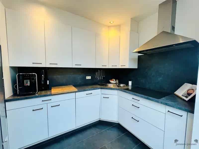 Gerenoveerde rijwoning met 3 slpks & tuin