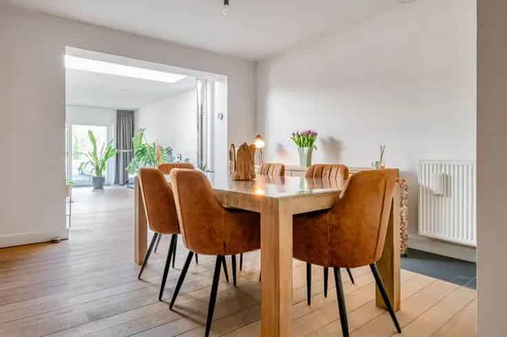 Huis Te Koop: Gerenoveerde Woning met Magazijn 140m2