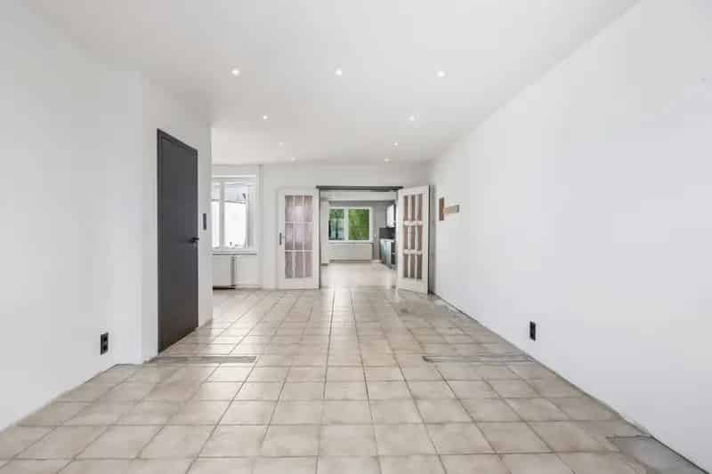 HOB woning met twee garages te Val-Meer