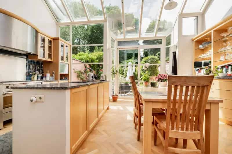 Herenhuis te huur EU-wijk 360m2 5 slaapkamers tuin