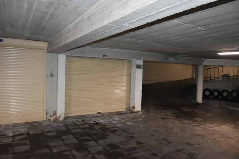 Garagebox aan de rugzijde vd Zeedijk, nabij Casinoplein