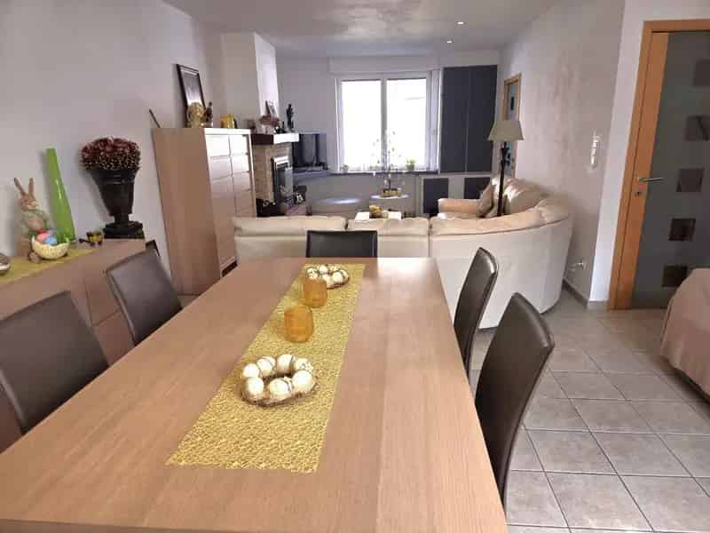 Centraal en rustig gelegen vernieuwde woning met groot zonneterras op enkele passen van de Katelijnepoort.