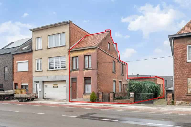 Op te knappen woning met veel mogelijkheden in Mechelen