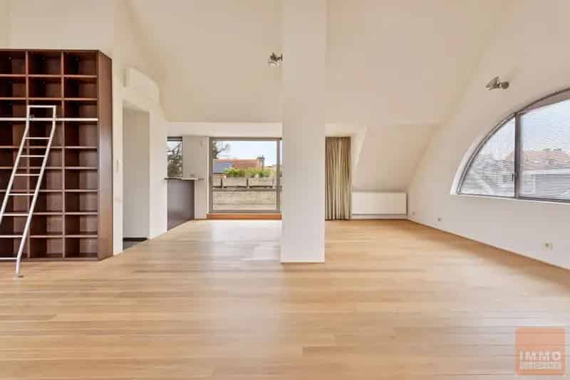 WEMMEL: Uitzonderlijke penthouse  (en staanplaats) met zicht op het park.