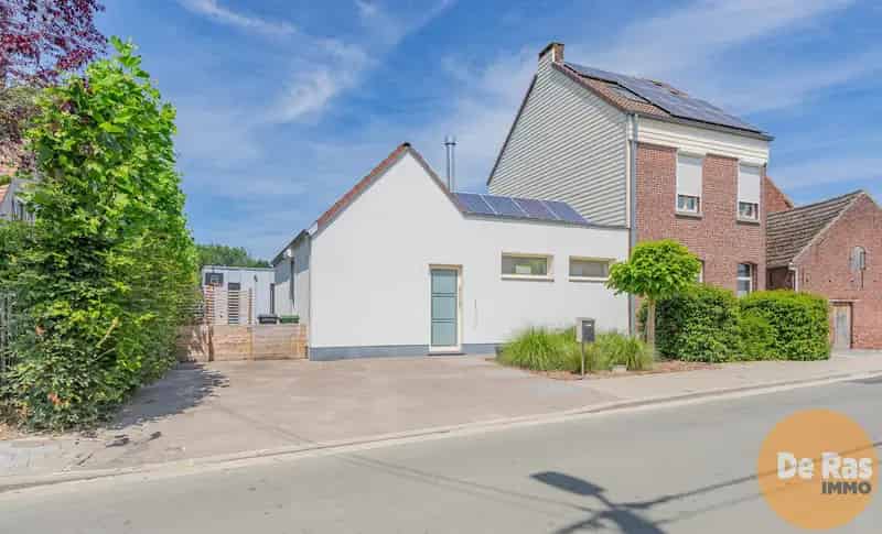 MOORSEL - Charmante woning met bijgebouw op een perceel van 15 are