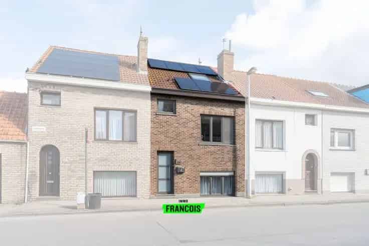 Huis Te Koop Oostende: Instapklare woning met 3 slaapkamers en tuin